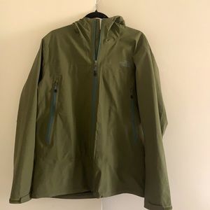 Men’s North Face raincoat